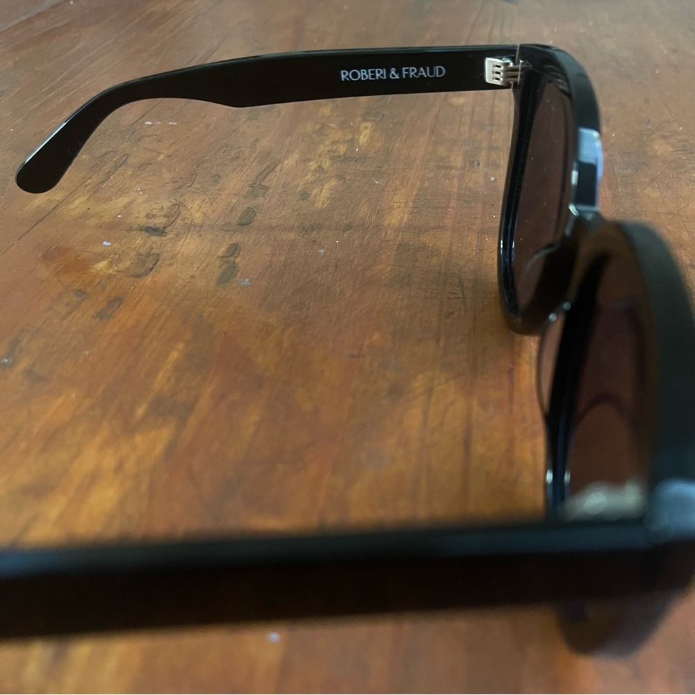 New Roberi & Fraud Sunglasses - Picture 6 of 6